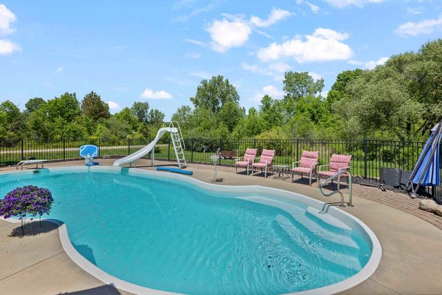 10690 OXBOW HEIGHTS Drive, White Lake Twp, MI 48386