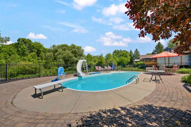 10690 OXBOW HEIGHTS Drive, White Lake Twp, MI 48386