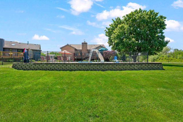 10690 OXBOW HEIGHTS Drive, White Lake Twp, MI 48386