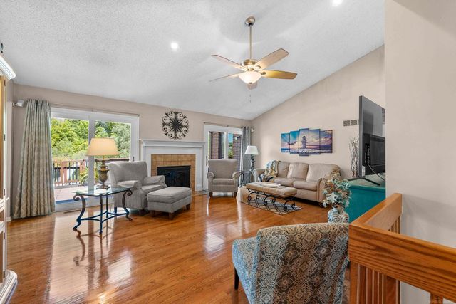 10690 OXBOW HEIGHTS Drive, White Lake Twp, MI 48386