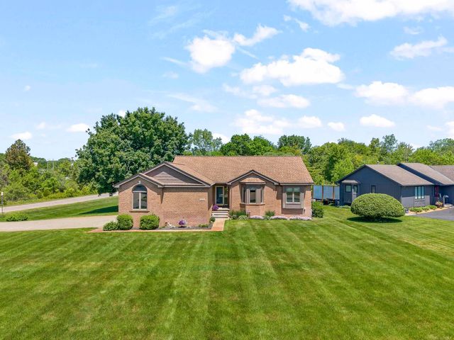 10690 OXBOW HEIGHTS Drive, White Lake Twp, MI 48386