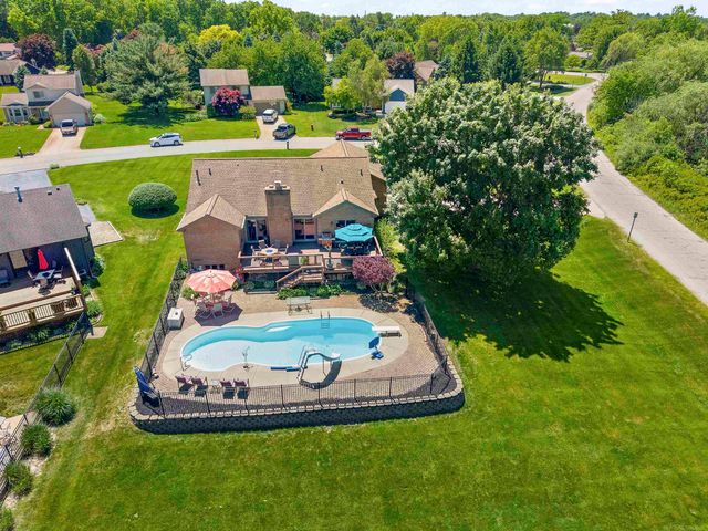 10690 OXBOW HEIGHTS Drive, White Lake Twp, MI 48386