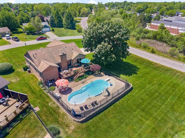 10690 OXBOW HEIGHTS Drive, White Lake Twp, MI 48386