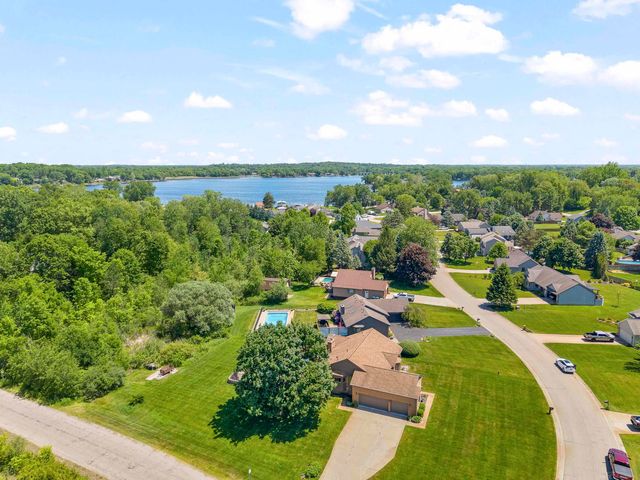 10690 OXBOW HEIGHTS Drive, White Lake Twp, MI 48386