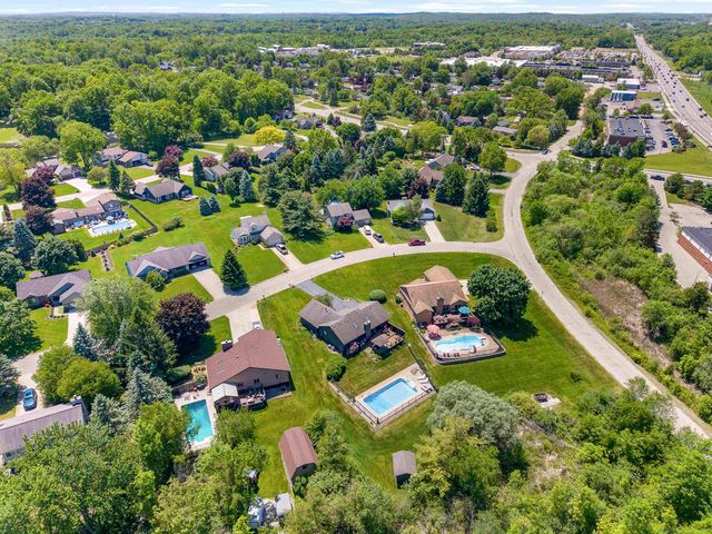 10690 OXBOW HEIGHTS Drive, White Lake Twp, MI 48386