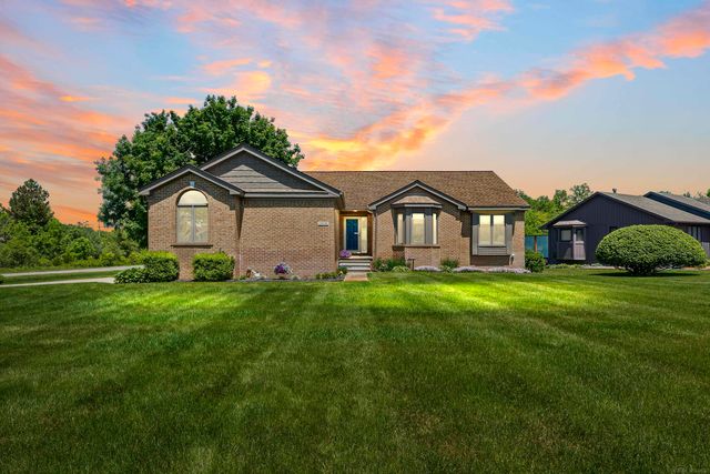 10690 OXBOW HEIGHTS Drive, White Lake Twp, MI 48386