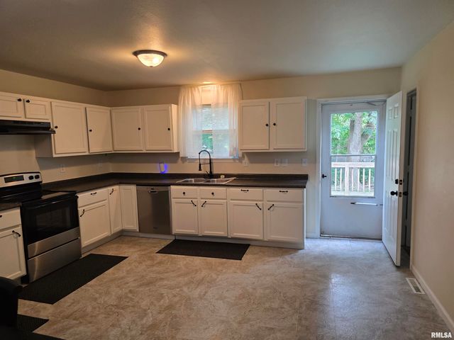 3502 W SYLVAN Lane, Peoria, IL 61615