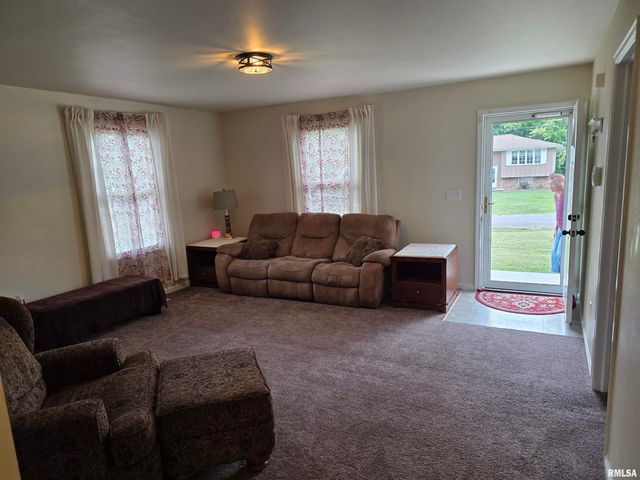 3502 W SYLVAN Lane, Peoria, IL 61615