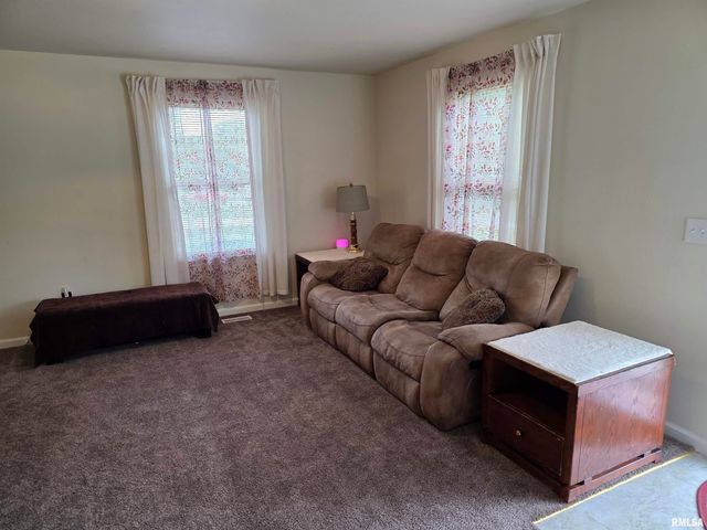 3502 W SYLVAN Lane, Peoria, IL 61615