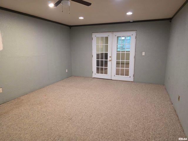 3502 W SYLVAN Lane, Peoria, IL 61615