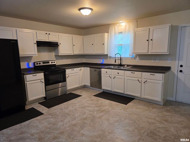 3502 W SYLVAN Lane, Peoria, IL 61615