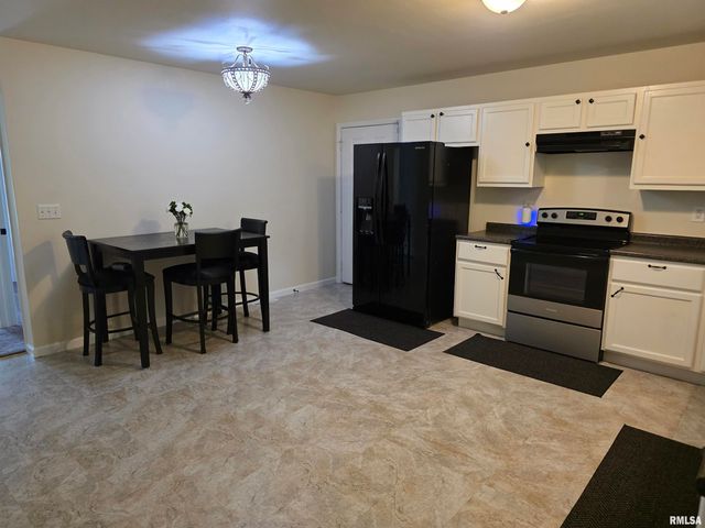 3502 W SYLVAN Lane, Peoria, IL 61615