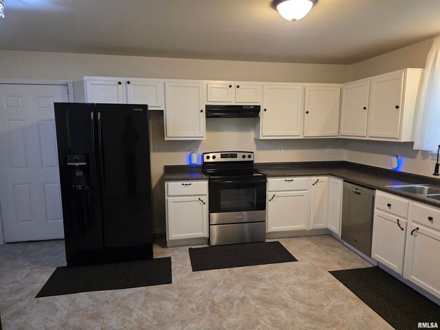 3502 W SYLVAN Lane, Peoria, IL 61615