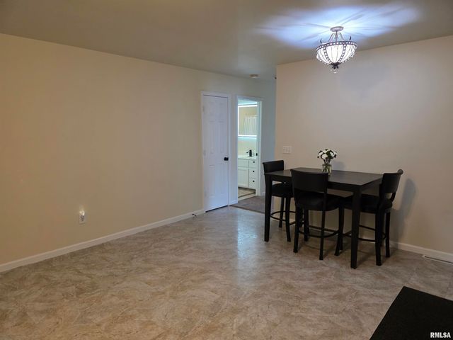 3502 W SYLVAN Lane, Peoria, IL 61615