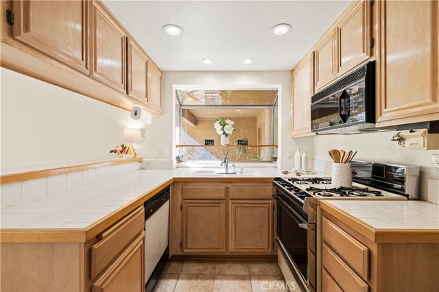 22713 Copper Hill 42, Saugus, CA 91350