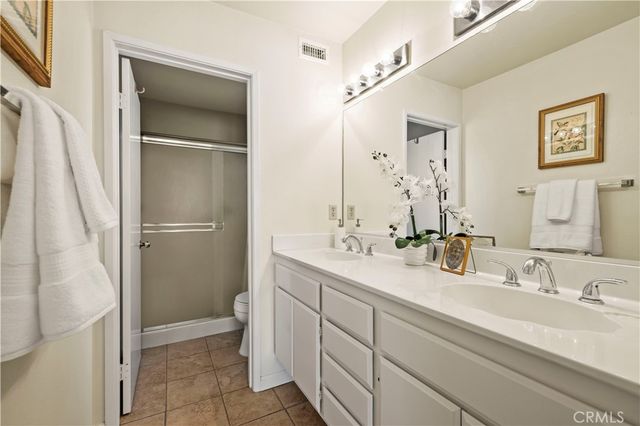 22713 Copper Hill 42, Saugus, CA 91350