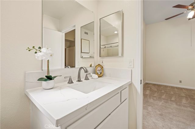 22713 Copper Hill 42, Saugus, CA 91350