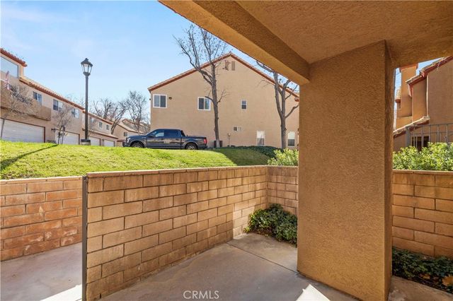 22713 Copper Hill 42, Saugus, CA 91350