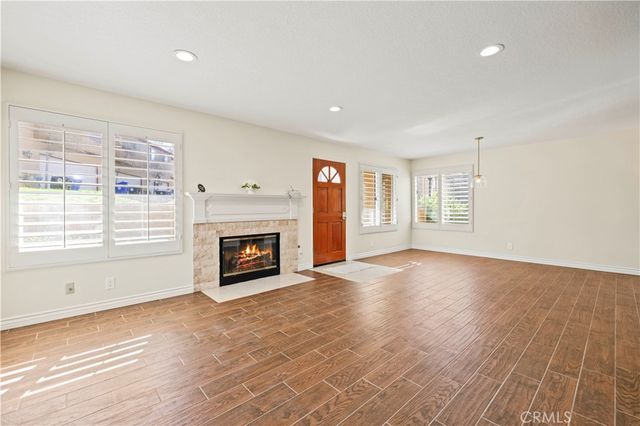 22713 Copper Hill 42, Saugus, CA 91350