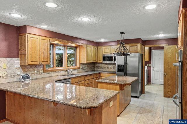 6783 Rippling Brook Dr SE, Salem, OR 97317