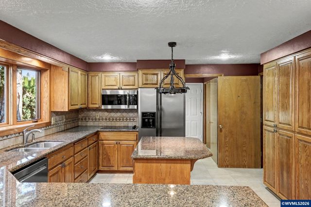 6783 Rippling Brook Dr SE, Salem, OR 97317