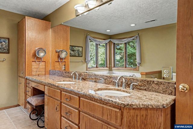 6783 Rippling Brook Dr SE, Salem, OR 97317