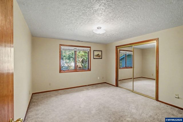 6783 Rippling Brook Dr SE, Salem, OR 97317