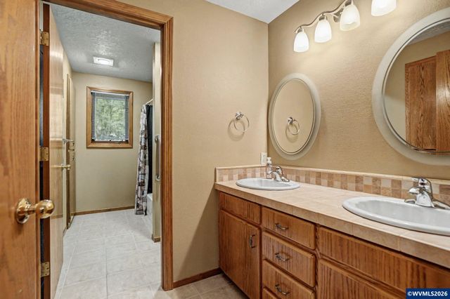 6783 Rippling Brook Dr SE, Salem, OR 97317