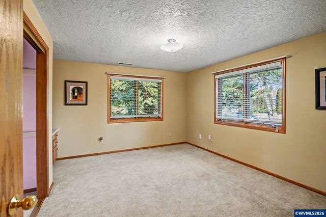 6783 Rippling Brook Dr SE, Salem, OR 97317