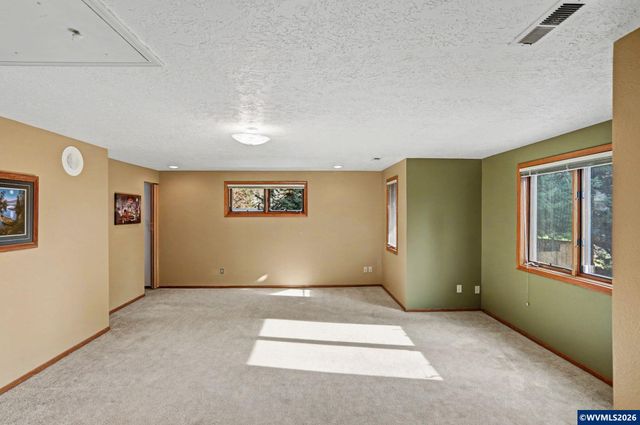 6783 Rippling Brook Dr SE, Salem, OR 97317