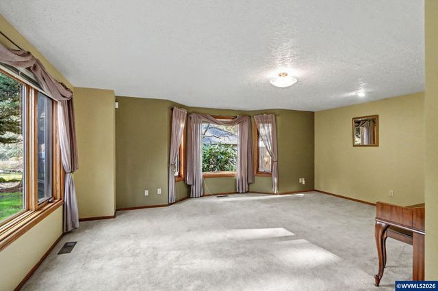 6783 Rippling Brook Dr SE, Salem, OR 97317