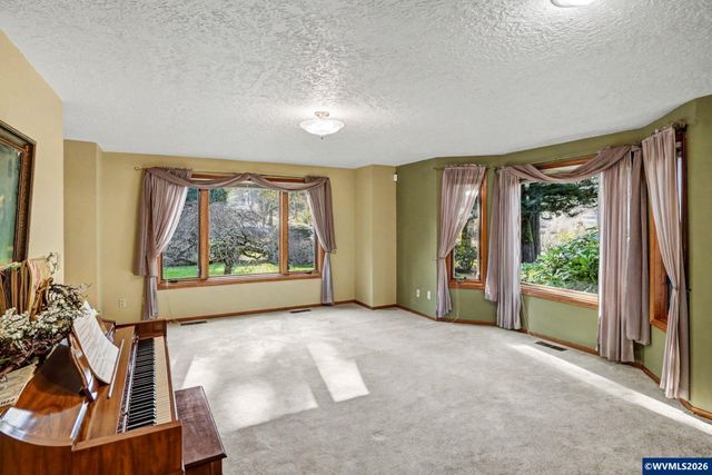 6783 Rippling Brook Dr SE, Salem, OR 97317