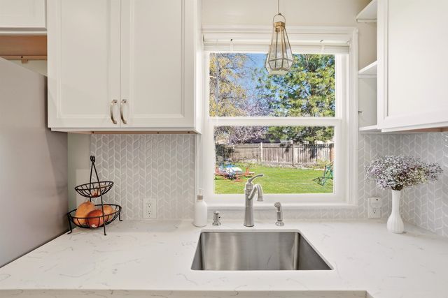 10005 N Andrew St, Spokane, WA 99218