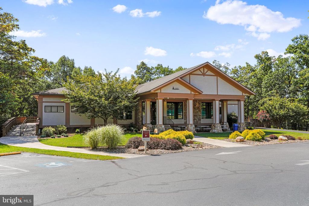 105 FOREST DR, Cross Junction, VA 22625