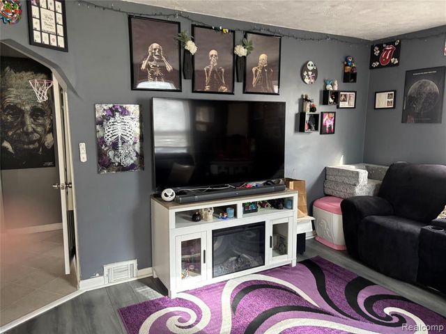 4665 Westpoint Street, Dearborn Heights, MI 48125