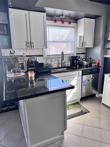 4665 Westpoint Street, Dearborn Heights, MI 48125