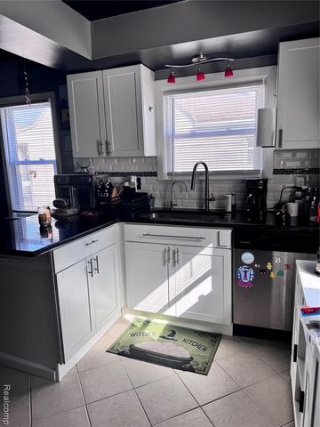 4665 Westpoint Street, Dearborn Heights, MI 48125