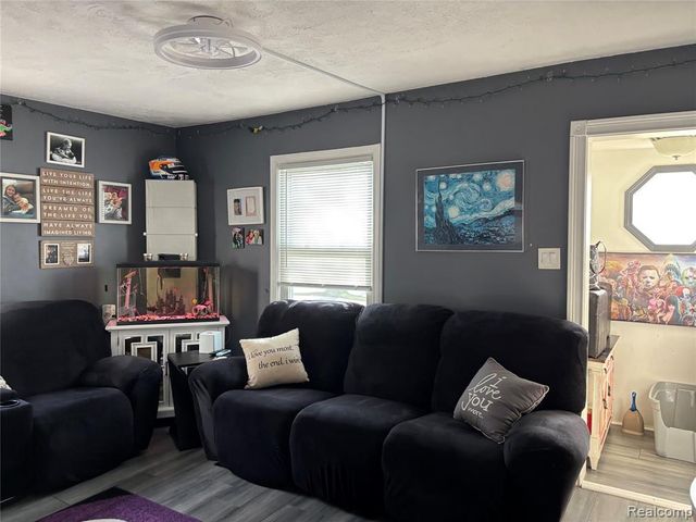 4665 Westpoint Street, Dearborn Heights, MI 48125