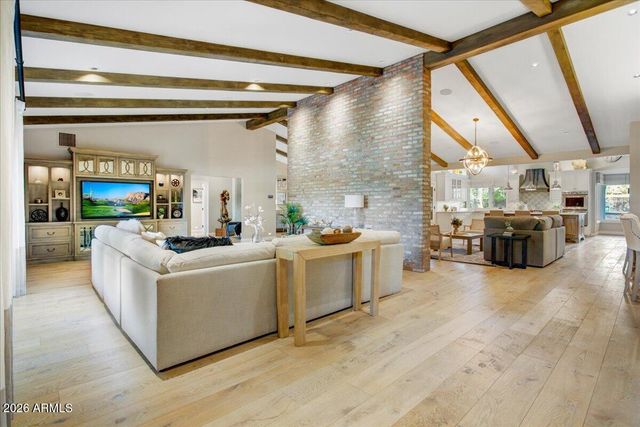 150 E WAGON WHEEL Drive, Phoenix, AZ 85020