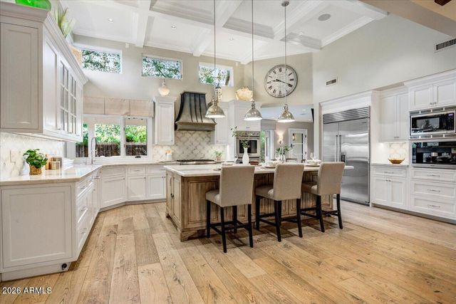 150 E WAGON WHEEL Drive, Phoenix, AZ 85020