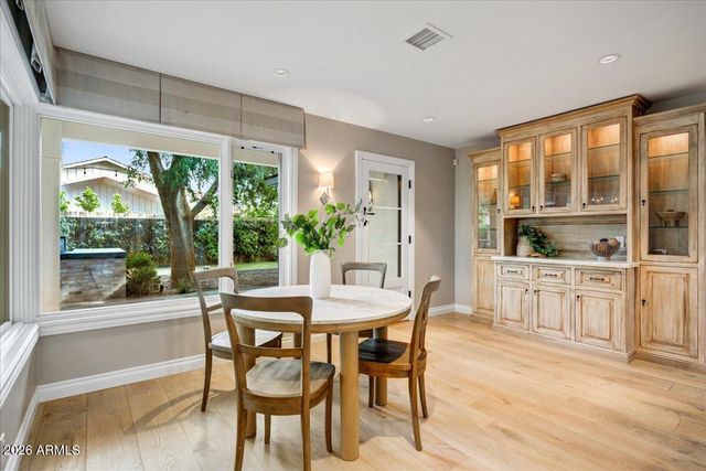 150 E WAGON WHEEL Drive, Phoenix, AZ 85020