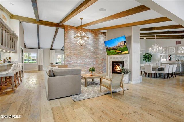 150 E WAGON WHEEL Drive, Phoenix, AZ 85020