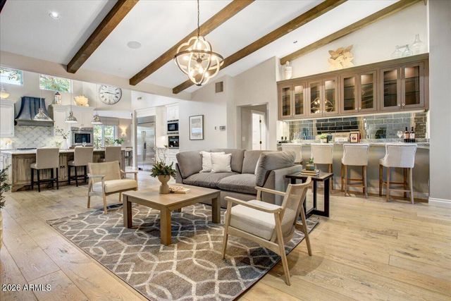 150 E WAGON WHEEL Drive, Phoenix, AZ 85020