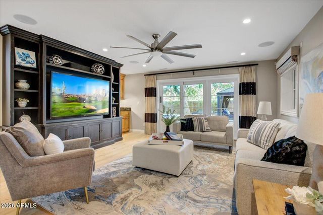 150 E WAGON WHEEL Drive, Phoenix, AZ 85020