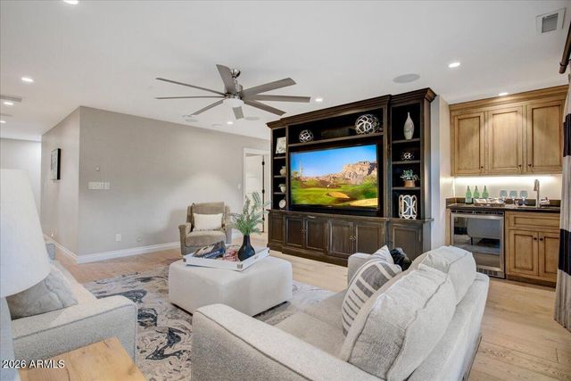 150 E WAGON WHEEL Drive, Phoenix, AZ 85020