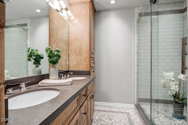 150 E WAGON WHEEL Drive, Phoenix, AZ 85020