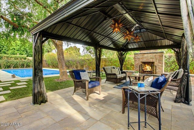 150 E WAGON WHEEL Drive, Phoenix, AZ 85020