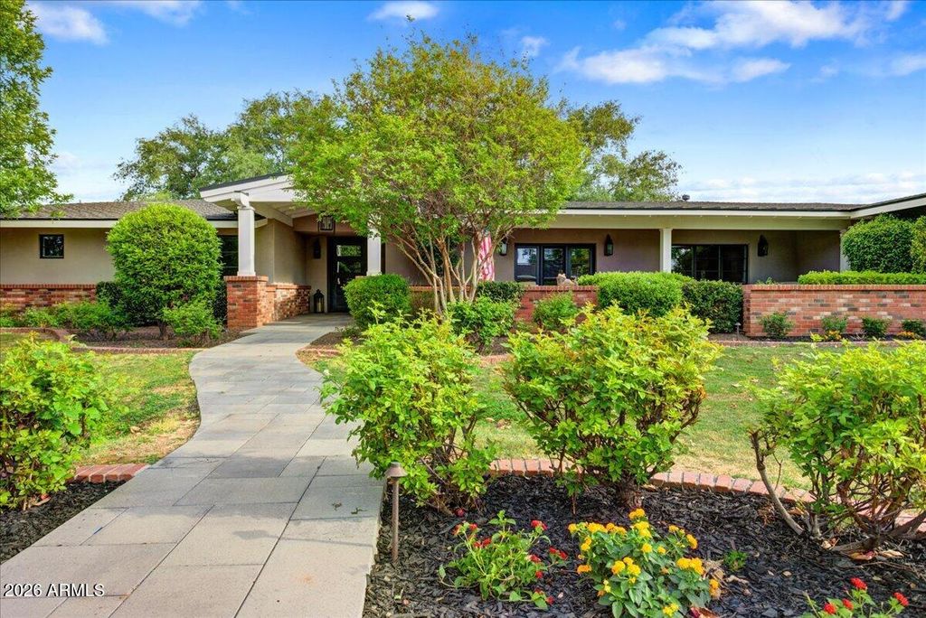 150 E WAGON WHEEL Drive, Phoenix, AZ 85020