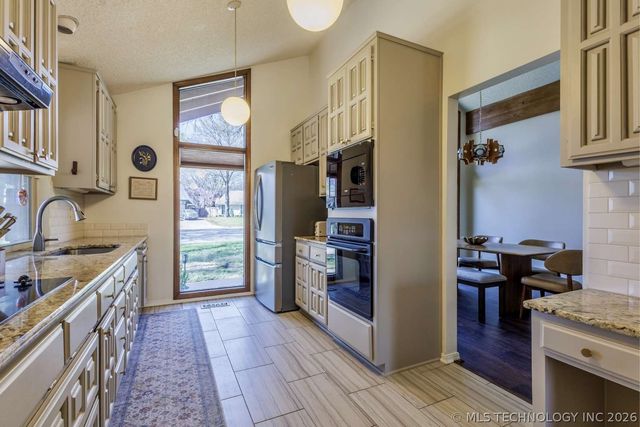 3720 E 82nd Court, Tulsa, OK 74137