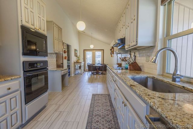 3720 E 82nd Court, Tulsa, OK 74137